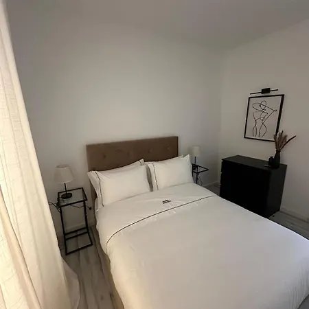 Flat 3 Apartment *