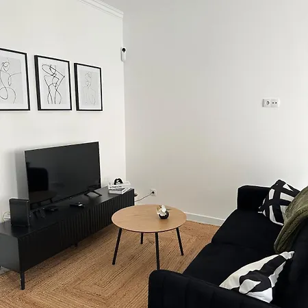 Flat 3 *